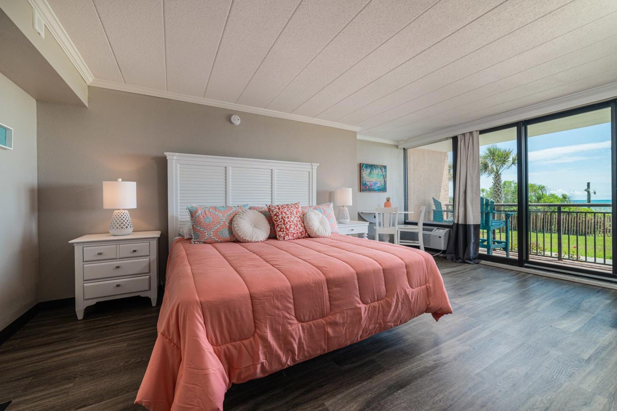 Ground Floor Ocean Front Studio - Caravelle Resort 124 Myrtle Beach Exterior photo