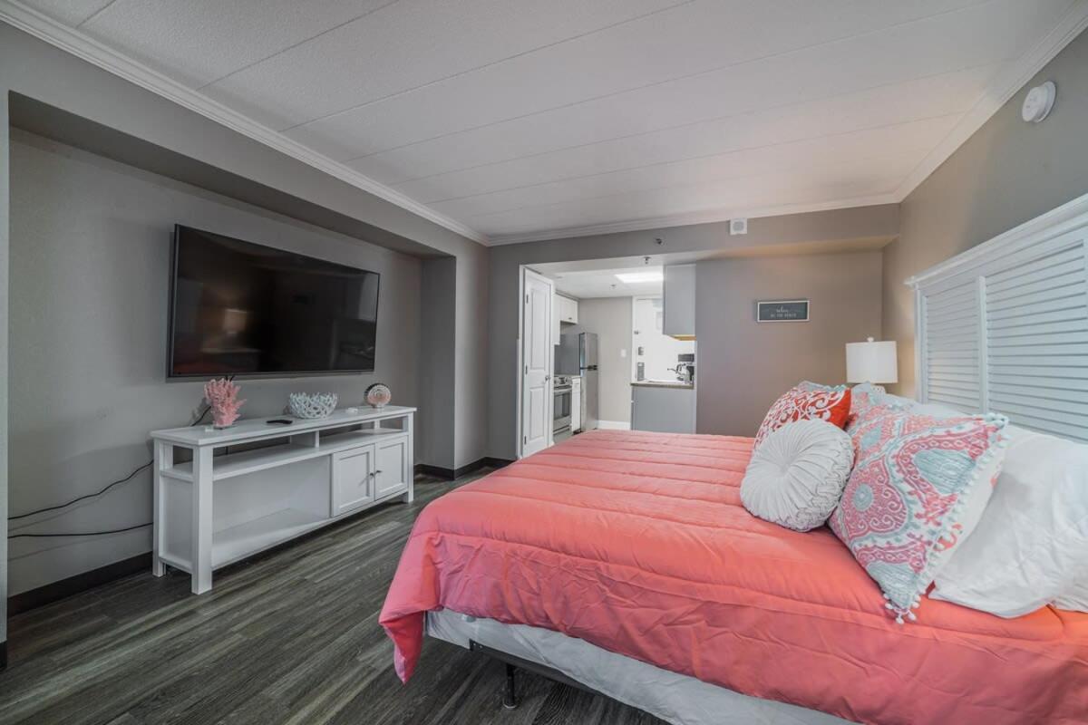 Ground Floor Ocean Front Studio - Caravelle Resort 124 Myrtle Beach Exterior photo